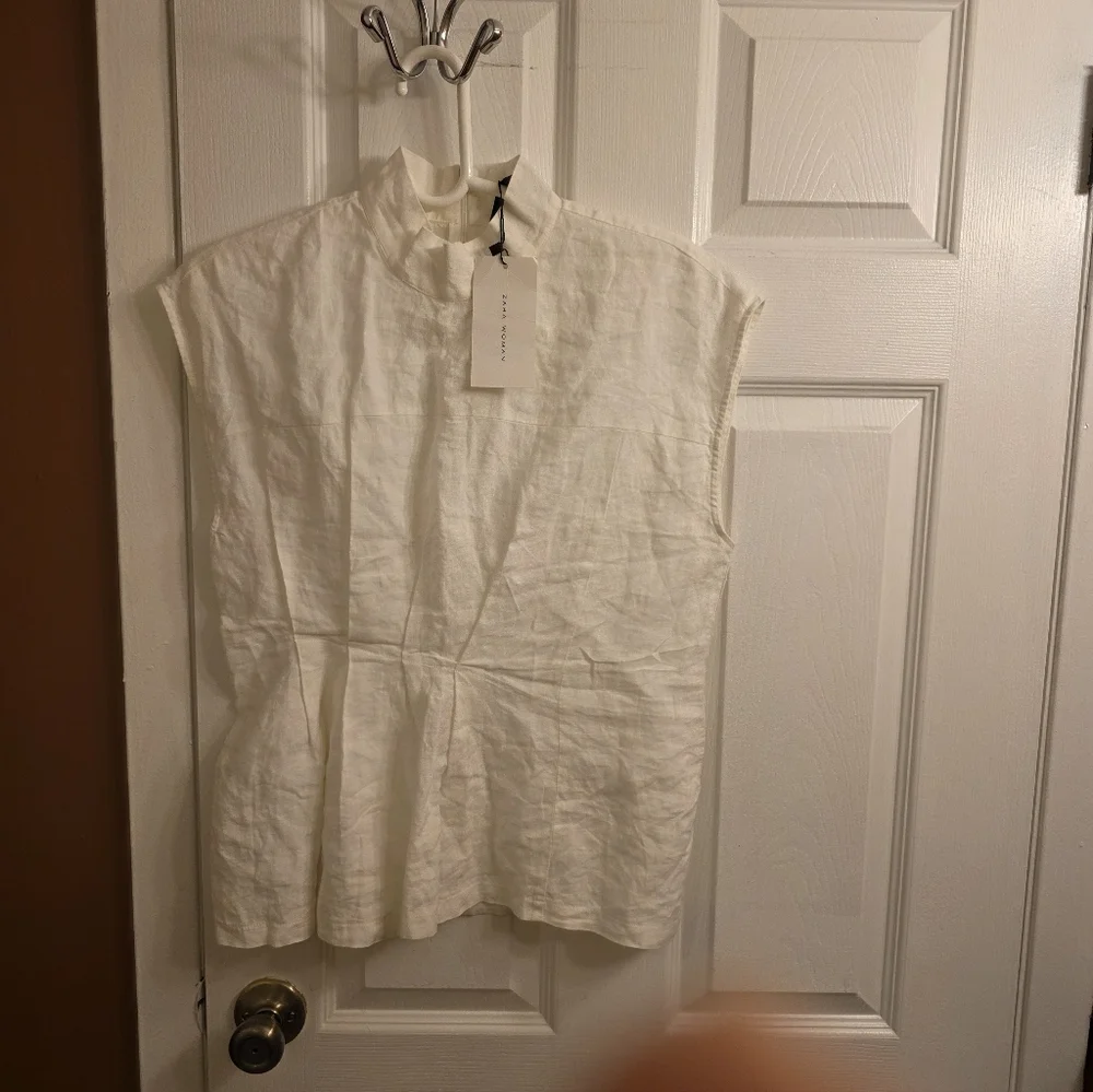 Elegant White Sleeveless Top - Picture 6 of 7